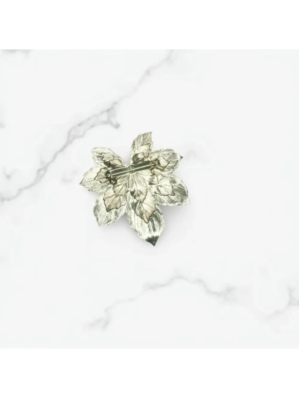 6982. Goldtone Vintage Leaf Brooch